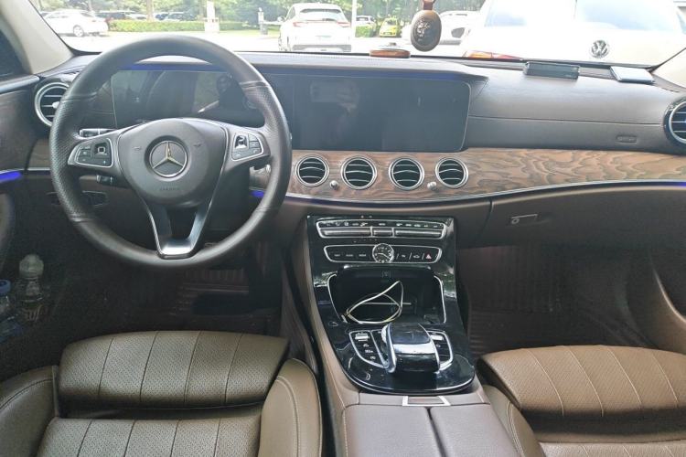 Used Mercedes-Benz E-Class 2016 E 200 L Center Console