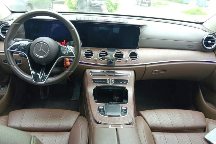 Used Mercedes-Benz E-Class 2016 E 200 L Center Console