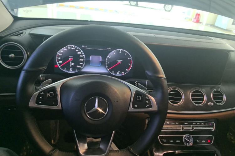 Used Mercedes-Benz E-Class 2016 E 200 L Sport Edition Center Console