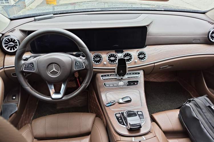 Used Mercedes-Benz E-Class 2016 E 200 L Center Console
