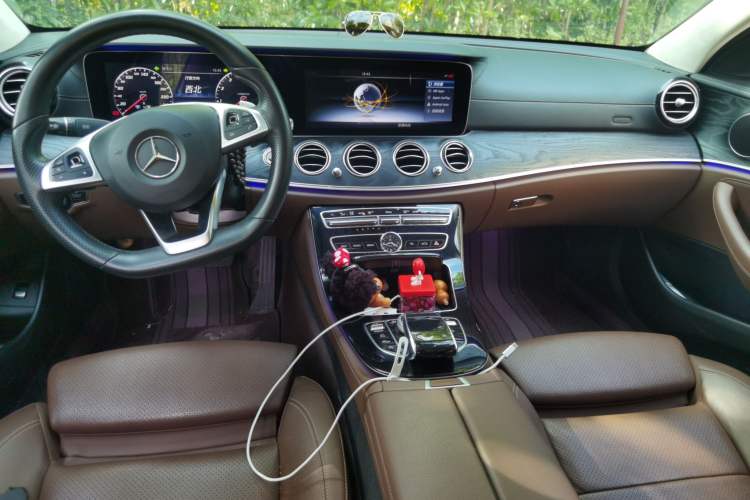 Used Mercedes-Benz E-Class 2016 E 200 L Sport Edition Center Console