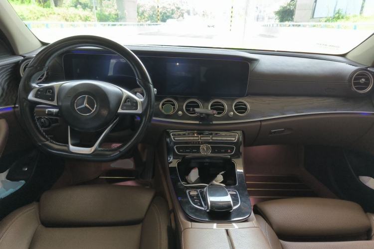 Used Mercedes-Benz E-Class 2016 E 200 L Sport Edition Center Console