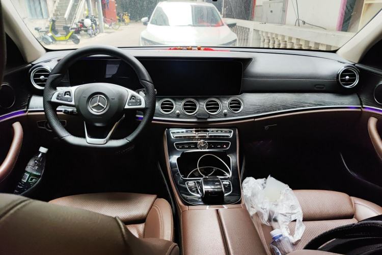Used Mercedes-Benz E-Class 2016 E 200 L Sport Edition Center Console