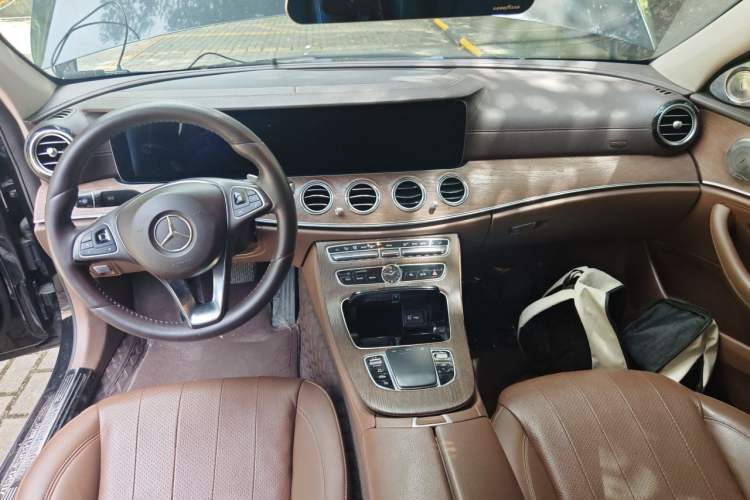 Used Mercedes-Benz E-Class 2016 E 300 L Stylish Model Center Console