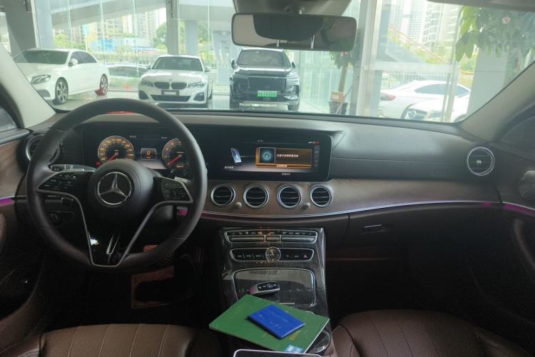 Used Mercedes-Benz E-Class 2016 E 300 L Luxury Model Center Console