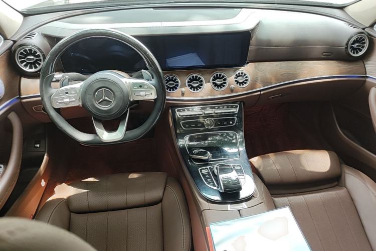 Used Mercedes-Benz E-Class 2016 E 200 L Sport Edition Center Console