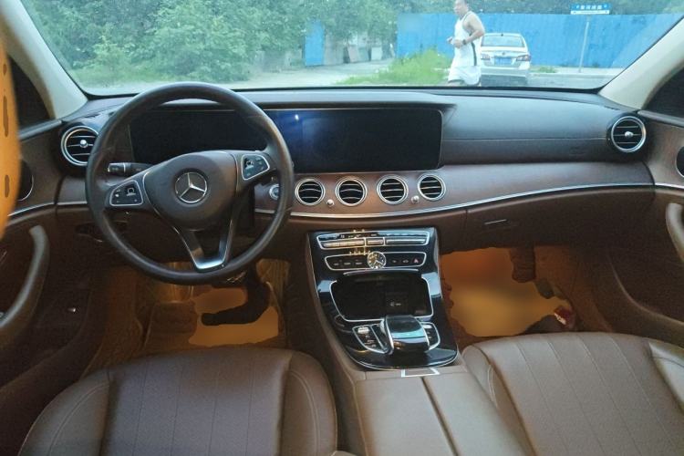 Used Mercedes-Benz E-Class 2016 E 300 L Luxury Model Center Console