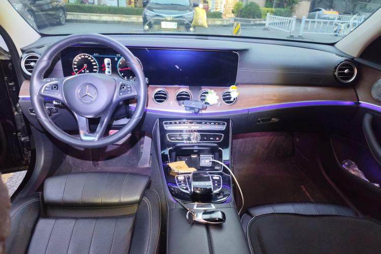 Used Mercedes-Benz E-Class 2016 E 200 L Center Console