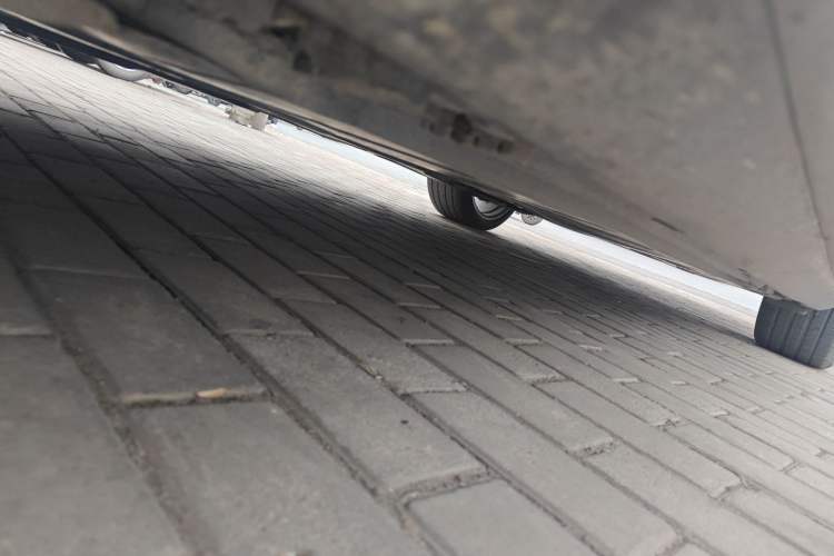 Used Mercedes-Benz E-Class 2016 E 300 L Sporty and Stylish Model Chassis Front Left