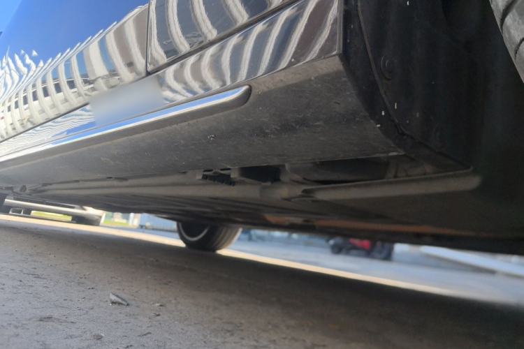 Used Mercedes-Benz E-Class 2016 E 300 L Sporty and Stylish Model Chassis Front Right