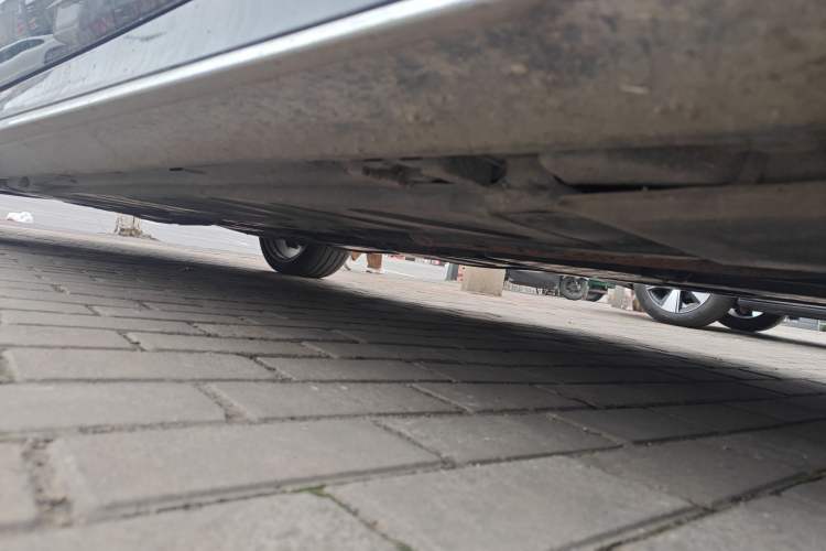 Used Mercedes-Benz E-Class 2016 E 300 L Sporty and Stylish Model Chassis Front Right
