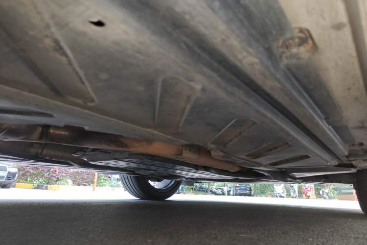 Used Mercedes-Benz E-Class 2016 E 300 L Sporty and Stylish Model Chassis Front Right