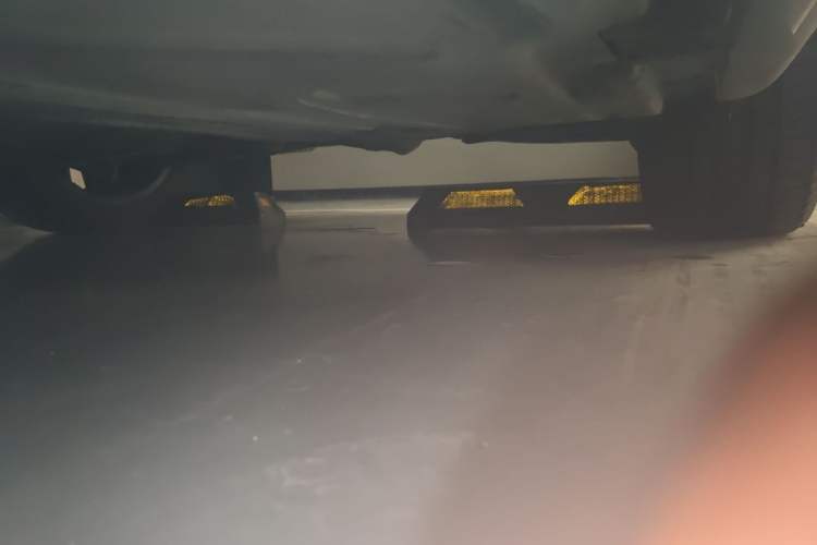 Used Mercedes-Benz E-Class 2016 E 200 L Chassis Rear Left
