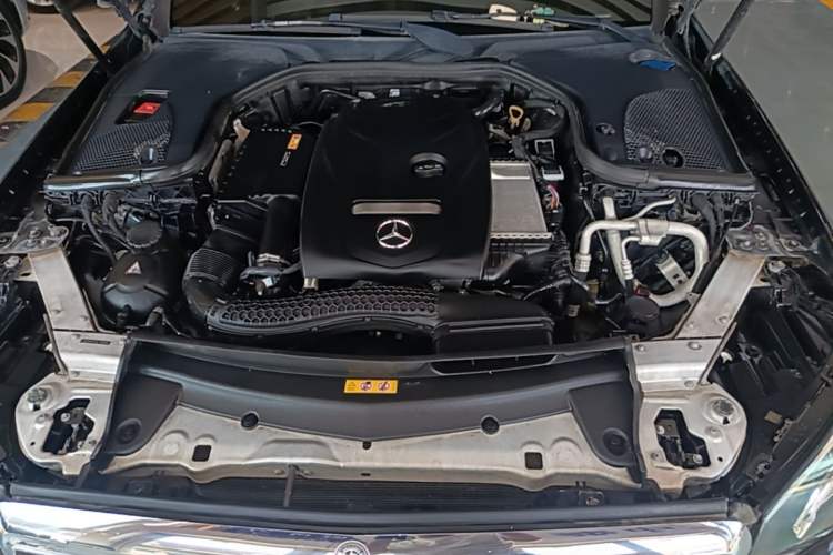 Used Mercedes-Benz E-Class 2016 E 200 L Engine Bay