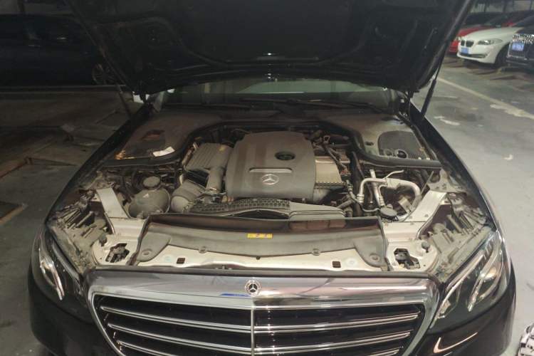Used Mercedes-Benz E-Class 2016 E 200 L Engine Bay