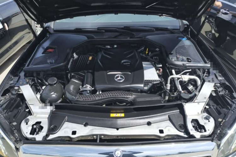 Used Mercedes-Benz E-Class 2016 E 200 L Engine Bay