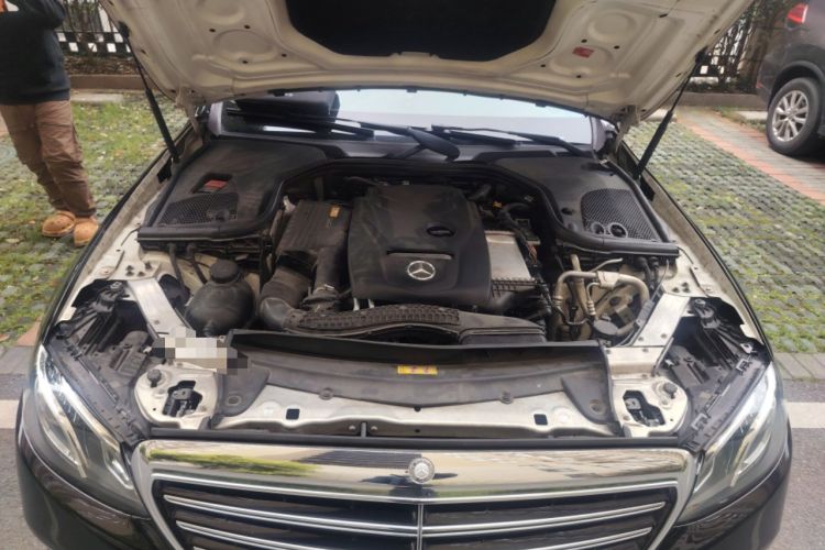 Used Mercedes-Benz E-Class 2016 E 200 L Engine Bay