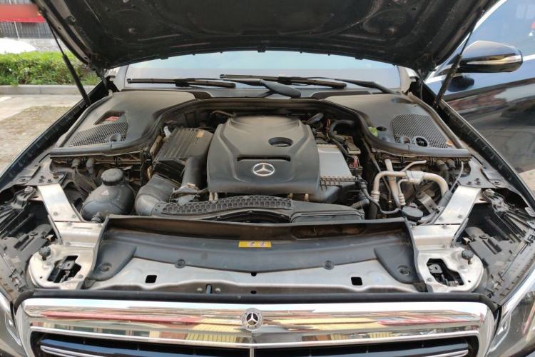 Used Mercedes-Benz E-Class 2016 E 200 L Engine Bay