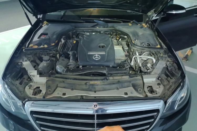 Used Mercedes-Benz E-Class 2016 E 200 L Engine Bay