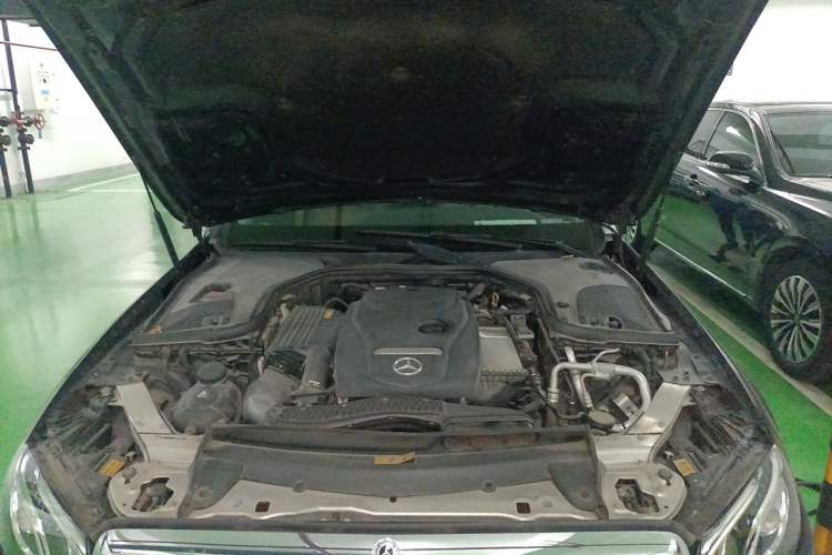 Used Mercedes-Benz E-Class 2016 E 200 L Engine Bay