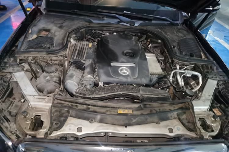 Used Mercedes-Benz E-Class 2016 E 200 L Engine Bay