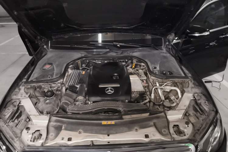Used Mercedes-Benz E-Class 2016 E 200 L Engine Bay