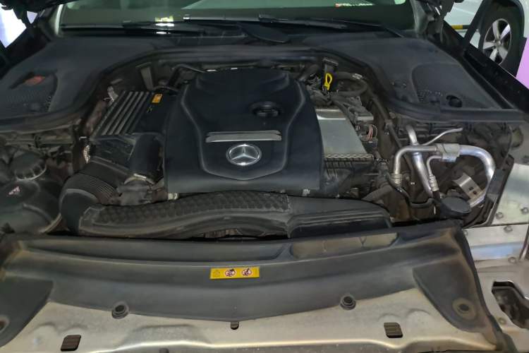 Used Mercedes-Benz E-Class 2016 E 200 L Engine Bay