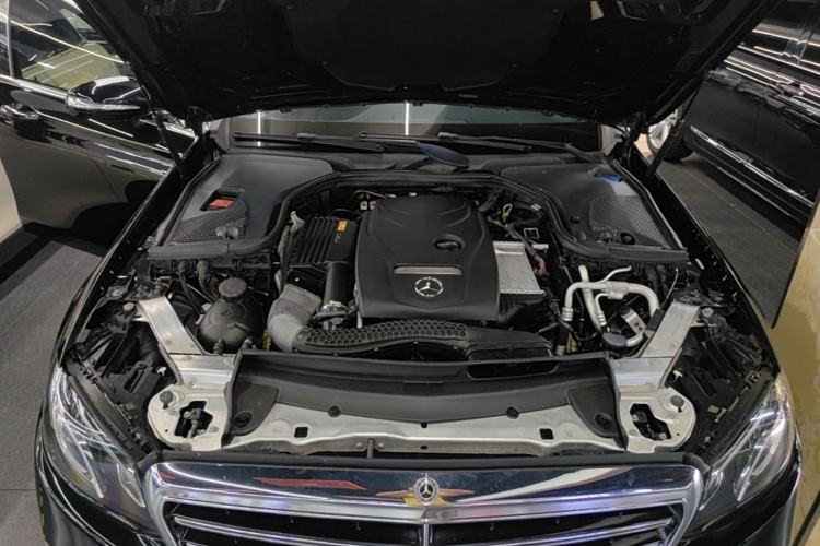 Used Mercedes-Benz E-Class 2016 E 200 L Engine Bay
