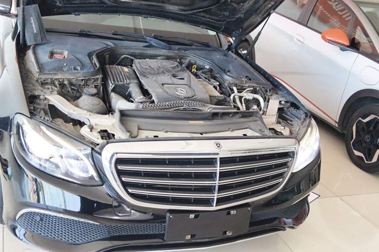 Used Mercedes-Benz E-Class 2016 E 200 L Engine Bay Left
