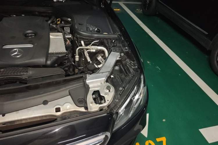 Used Mercedes-Benz E-Class 2016 E 200 L Engine Bay Left