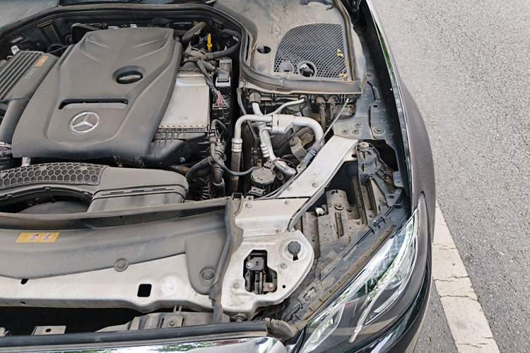 Used Mercedes-Benz E-Class 2016 E 200 L Engine Bay Left