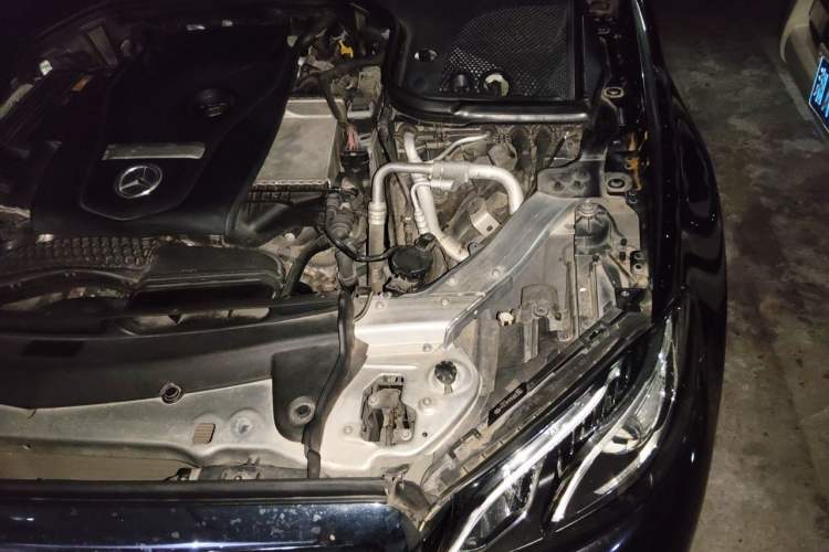 Used Mercedes-Benz E-Class 2016 E 200 L Engine Bay Left