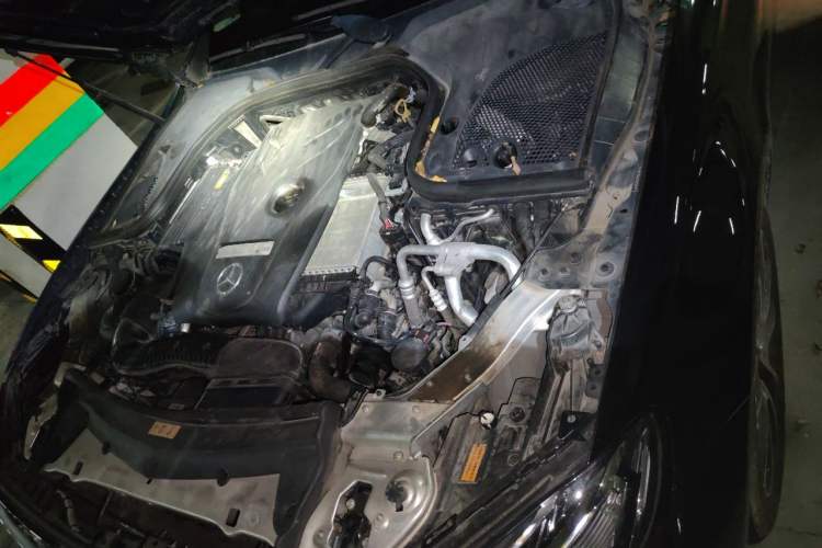 Used Mercedes-Benz E-Class 2016 E 200 L Engine Bay Left