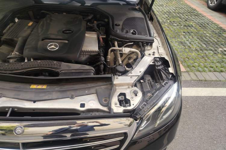 Used Mercedes-Benz E-Class 2016 E 200 L Engine Bay Left