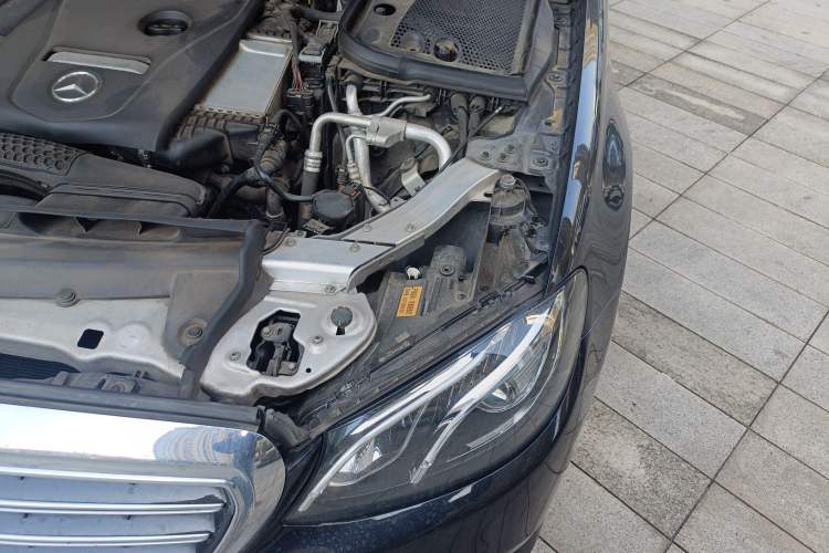Used Mercedes-Benz E-Class 2016 E 200 L Engine Bay Left