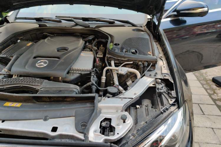 Used Mercedes-Benz E-Class 2016 E 200 L Engine Bay Left
