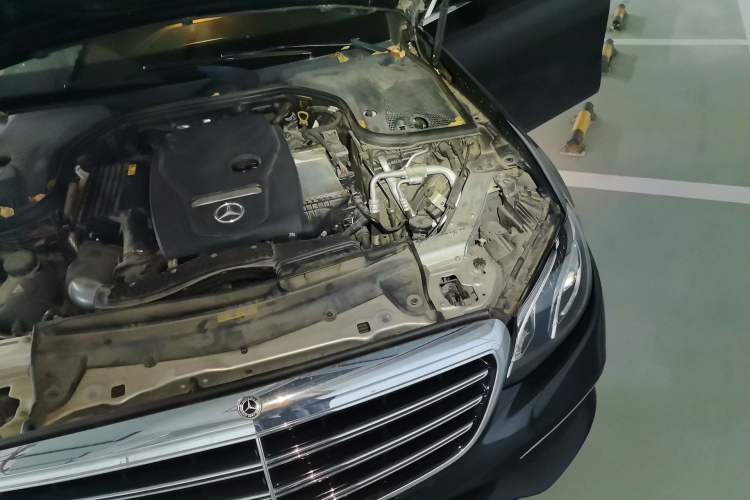 Used Mercedes-Benz E-Class 2016 E 200 L Engine Bay Left