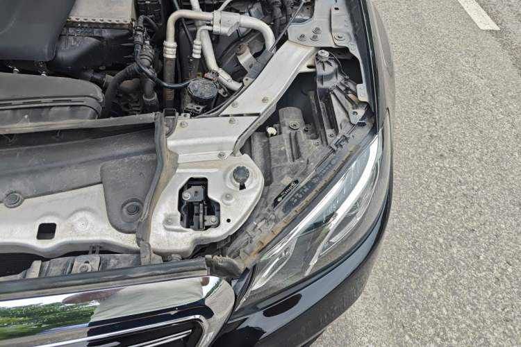Used Mercedes-Benz E-Class 2016 E 300 L Stylish Model Engine Bay Left