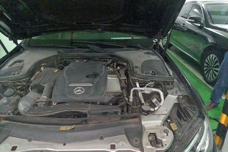 Used Mercedes-Benz E-Class 2016 E 200 L Engine Bay Left