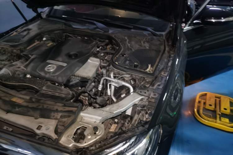 Used Mercedes-Benz E-Class 2016 E 200 L Engine Bay Left