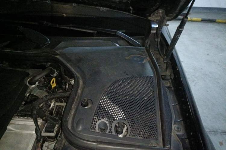 Used Mercedes-Benz E-Class 2016 E 200 L Engine Bay Left