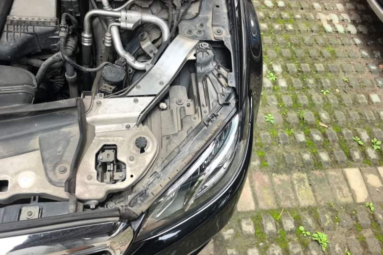 Used Mercedes-Benz E-Class 2016 E 300 L Luxury Model Engine Bay Left