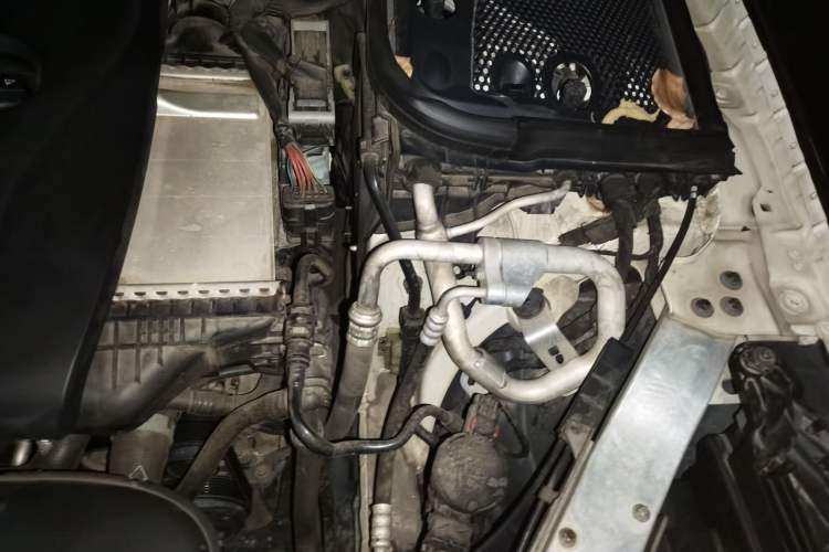 Used Mercedes-Benz E-Class 2016 E 300 L Sport Luxury Model Engine Bay Left