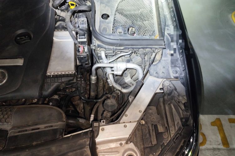 Used Mercedes-Benz E-Class 2016 E 200 L Engine Bay Left