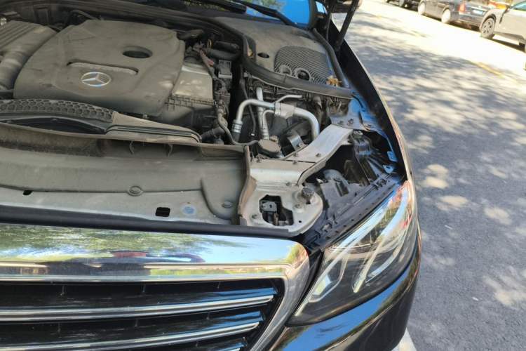 Used Mercedes-Benz E-Class 2016 E 200 L Engine Bay Left
