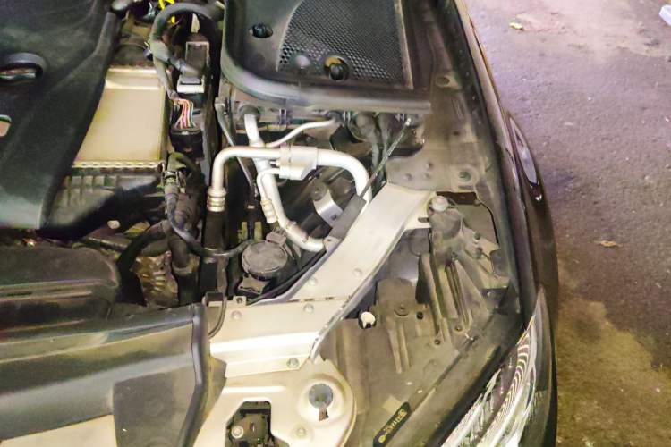 Used Mercedes-Benz E-Class 2016 E 200 L Engine Bay Left