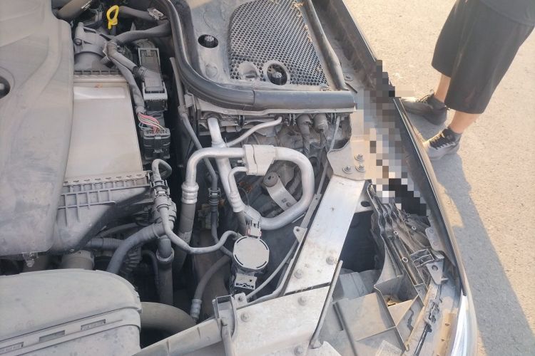 Used Mercedes-Benz E-Class 2016 E 200 L Engine Bay Left