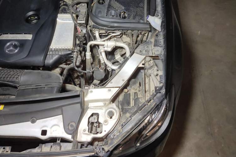 Used Mercedes-Benz E-Class 2016 E 200 L Sport Edition Engine Bay Left