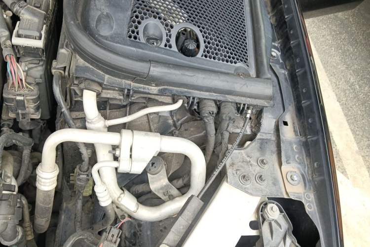 Used Mercedes-Benz E-Class 2016 E 200 L Engine Bay Left
