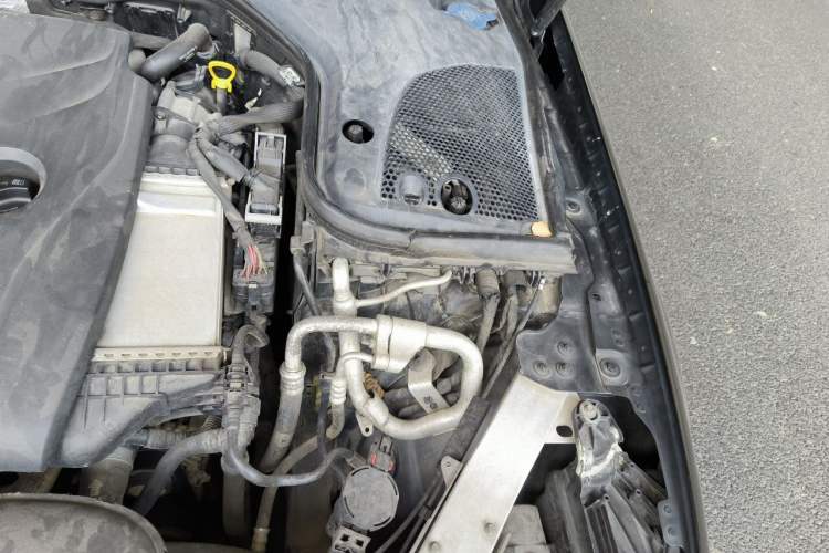 Used Mercedes-Benz E-Class 2016 E 200 L Sport Edition Engine Bay Left